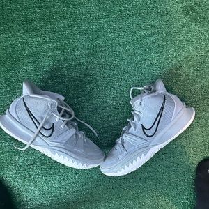 Kyrie 7s grey color way